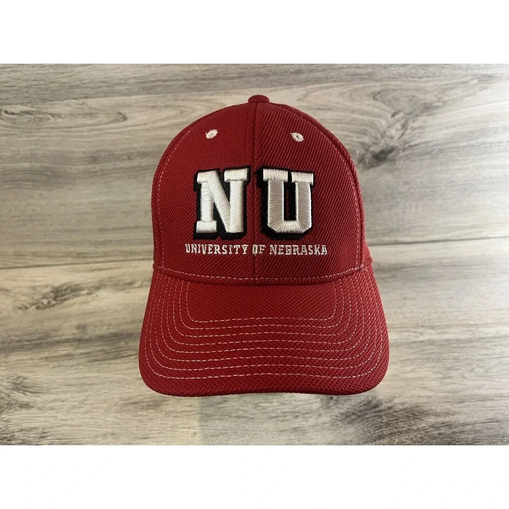 Nebraska Cornhuskers Hat Cap Adidas Mens Small Medium S/M NCAA Red‎ Embroidered